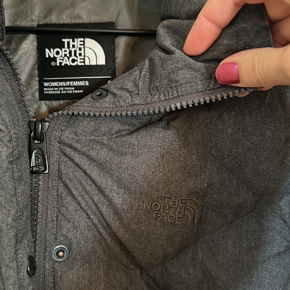 North Face long insulated coat with hood size Small - Picture 2 of 3